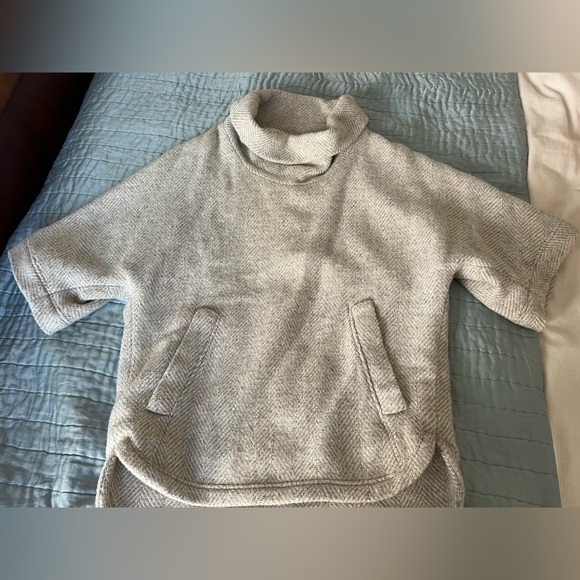 Vintage J Crew Women’s Gray Wool Herringbone Poncho XXS/XS Outerwear, Sweater - Picture 3 of 8